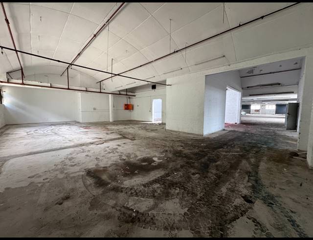 1,399M² WAREHOUSE TO LET IN INDUSTRIA WEST